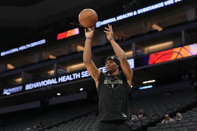 Russell Westbrook asezeye gukina Basketball