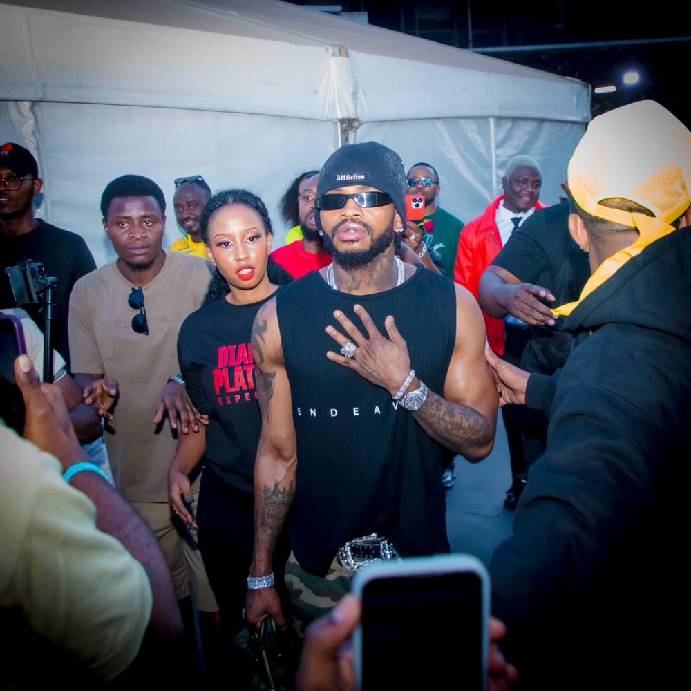 Diamond Platnumz yageze i Kigali n’Itsinda ry’Abantu 40, Atangaza Album Nshya Izasohoka mu Ukwakira